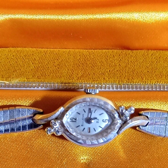 Ladies Bulova watch in box, 10 kt. Gold Lady Bulova Petite - Picture 1 of 16